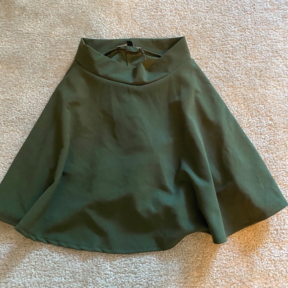 Size Small- Fun summery skirt from Papaya- Unworn - Picture 2 of 2